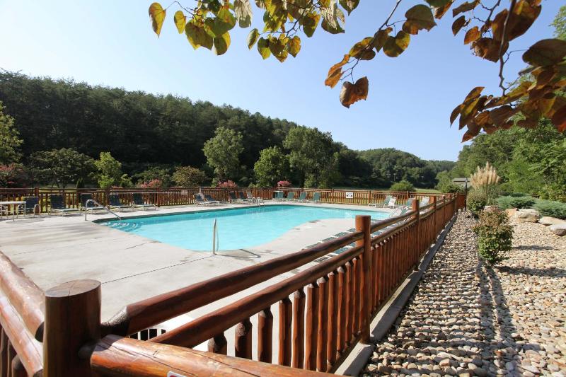 Deluxe Mountain Cabin in Bear Creek Crossing Resort - image 7