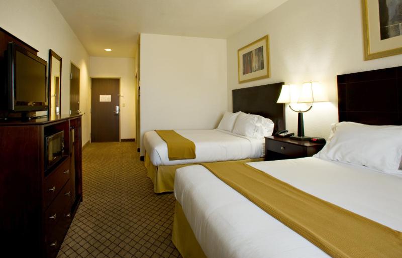 Standard Room with Two Queen Beds image 2