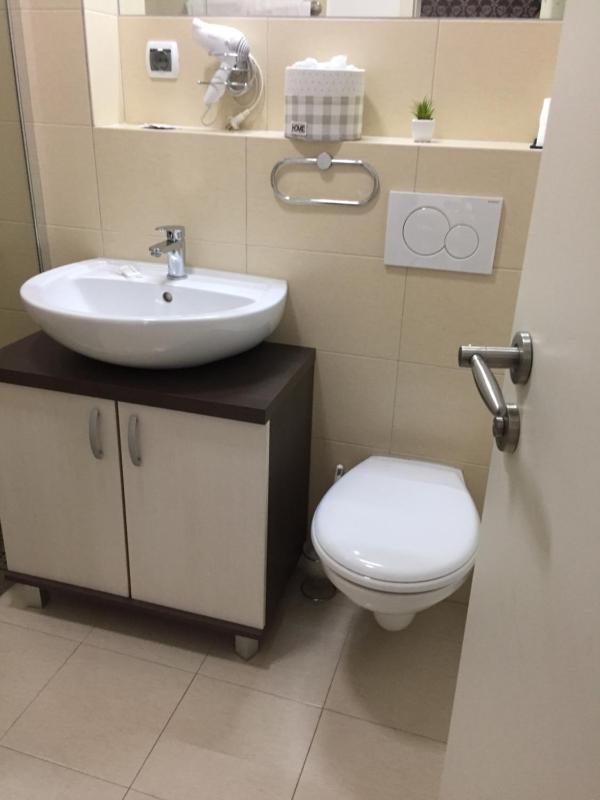 Double Room image 3