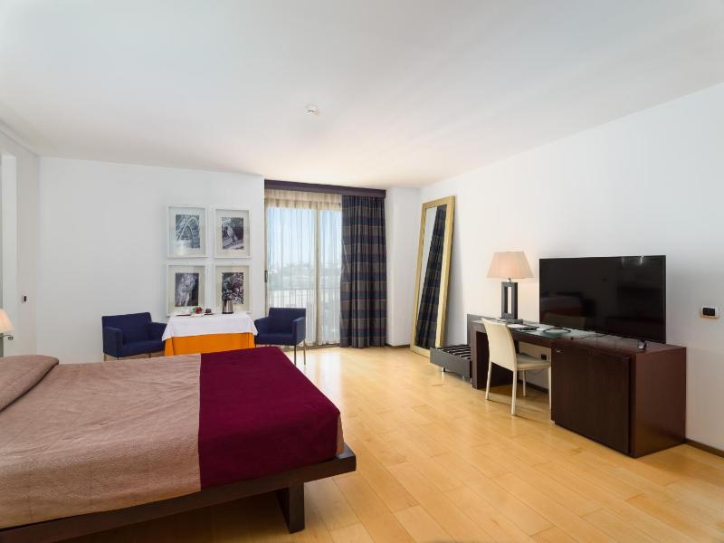 Superior Double or Twin Room image 3