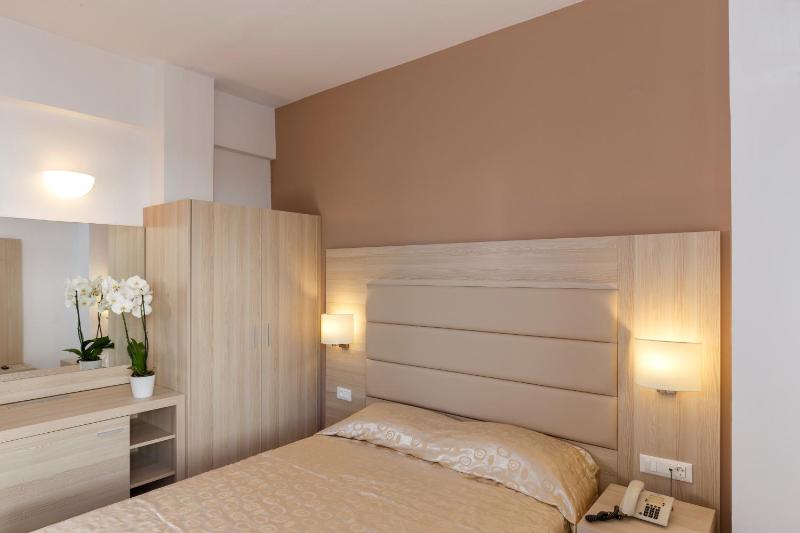 Hotel Africa - image 7