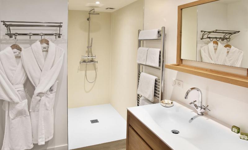 Suite with Sea View image 1