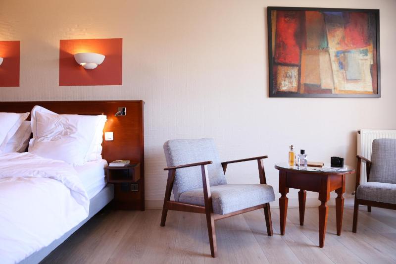 Large Double Room image 3