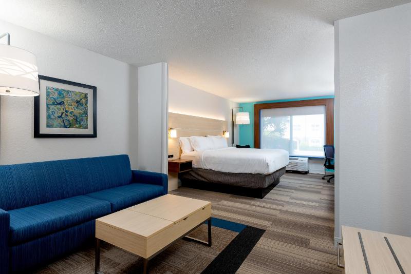 King Suite - Non-Smoking image 1