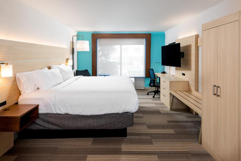 King Suite - Non-Smoking image 2