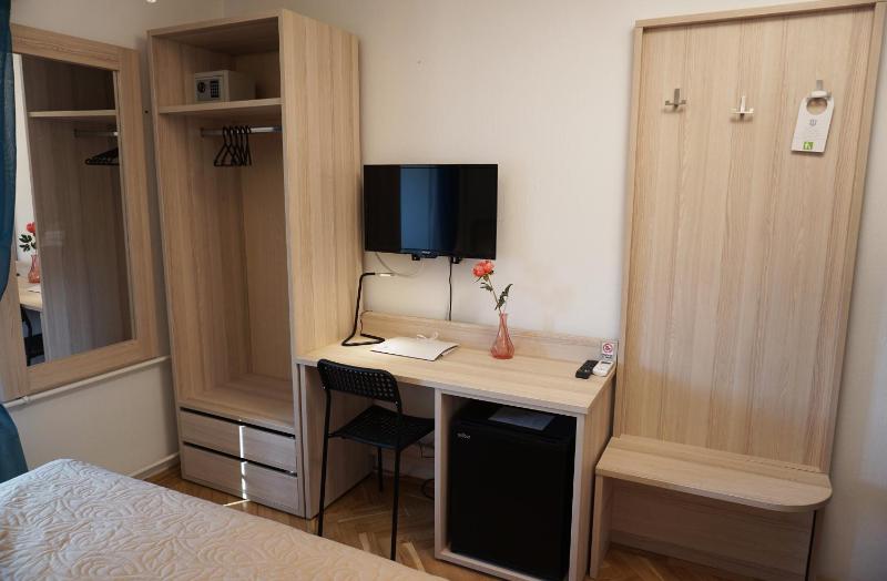 Budget Double or Twin Room image 3