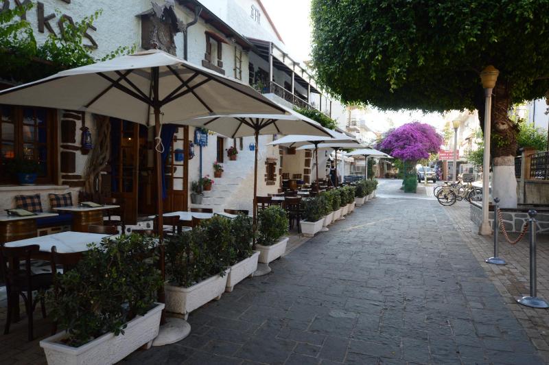 Hotel Africa - image 16