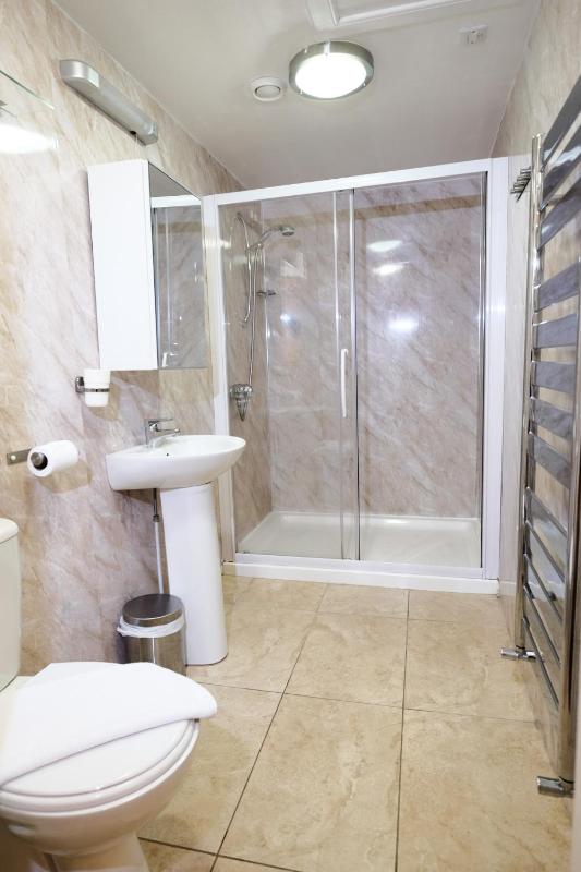 Twin Room en suite image 4