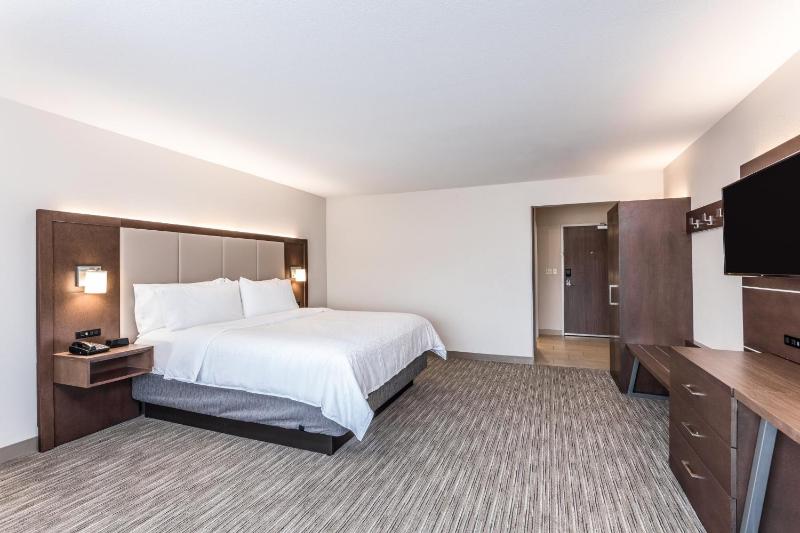 Standard King Room image 1