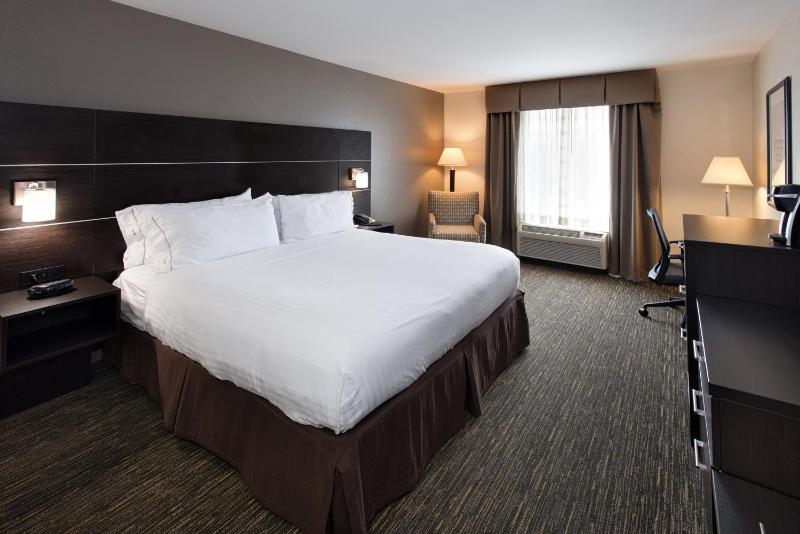 Standard King Room image 2