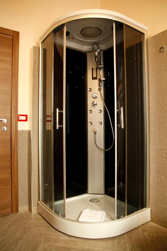 Deluxe Room (2 Adults + 1 Child) image 2
