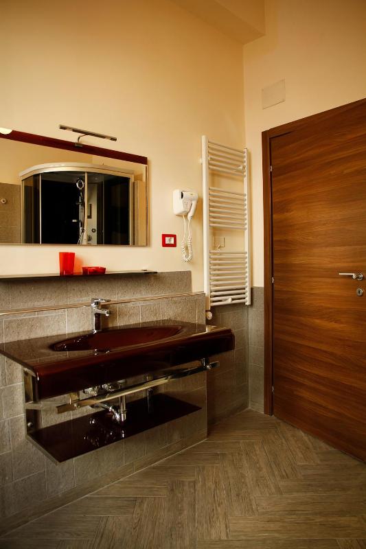 Deluxe Room (2 Adults + 1 Child) image 3