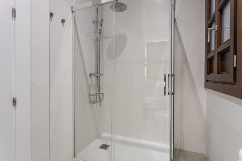 Superior Three-Bedroom Apartment image 4