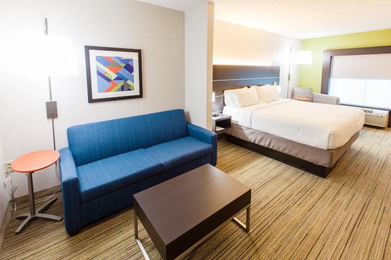 King Suite with Sofa Bed image 3