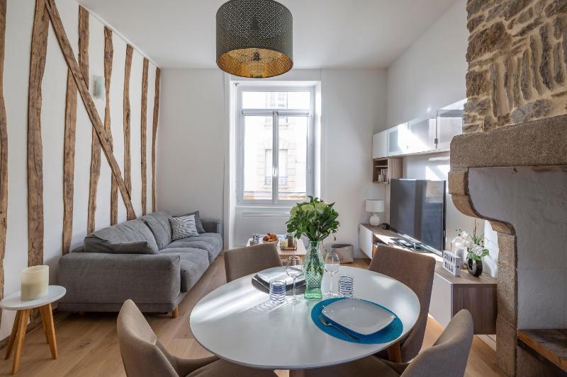 One-Bedroom Apartment image 3