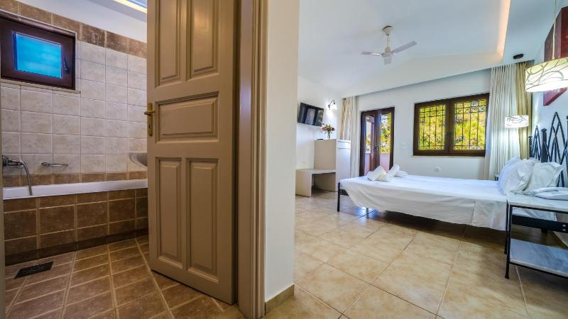 Junior Bungalow Suite with Sea View image 3