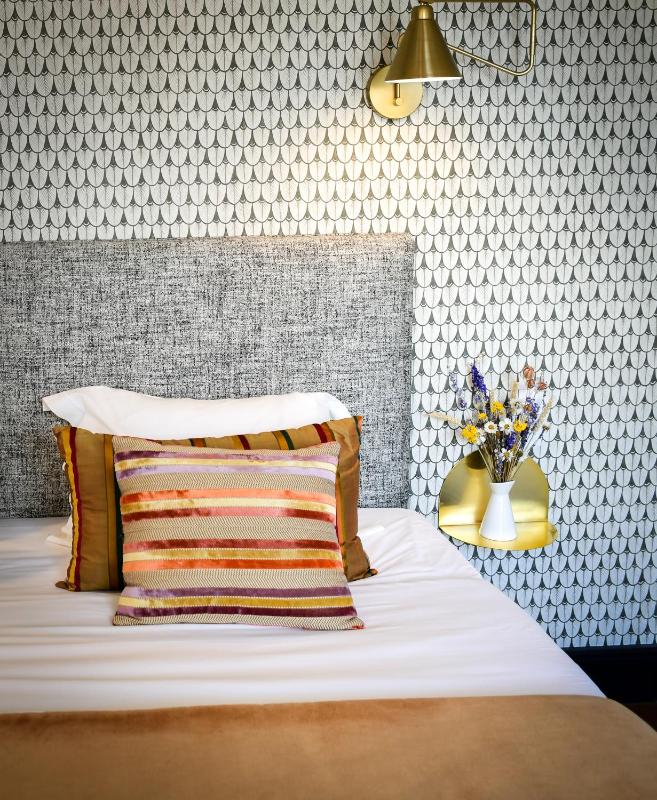 Deluxe Double or Twin Room image 3