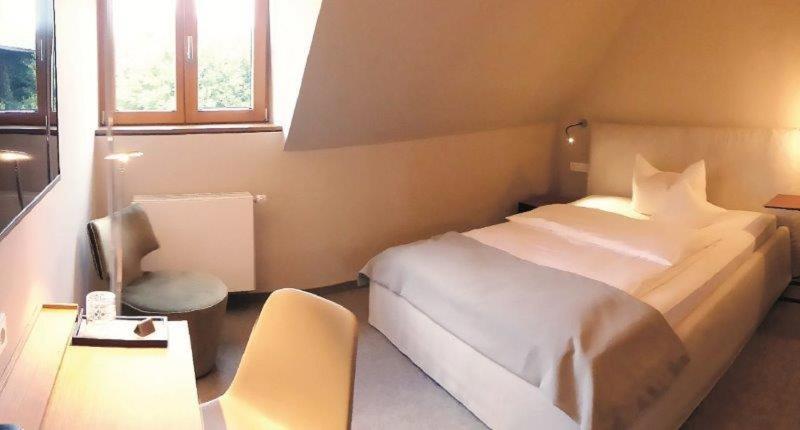 Single Room image 3