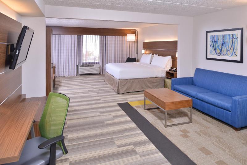 King Suite with Sofa Bed image 2