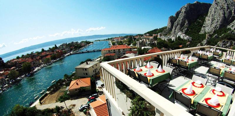 Hotel Villa Dvor - image 36