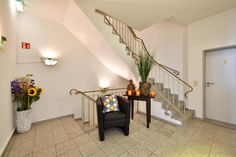 Studio Apartment image 3