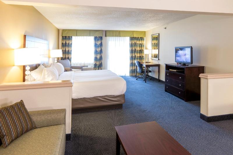 King Suite with Lake View image 3