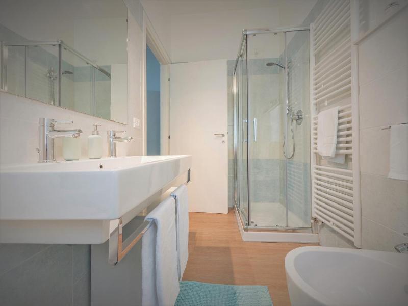 Triple Room with Private Bathroom image 2