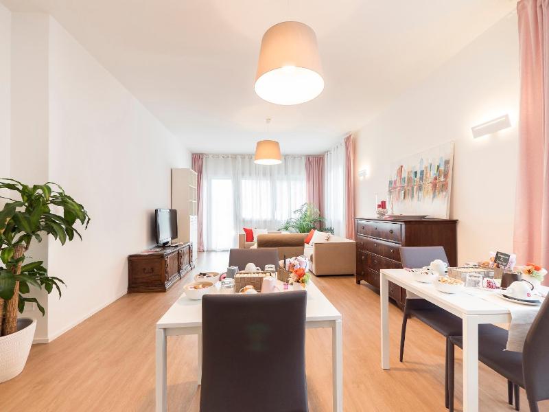Double Room with Private Bathroom image 1