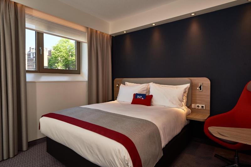 Standard Double Room with Canal View image 2
