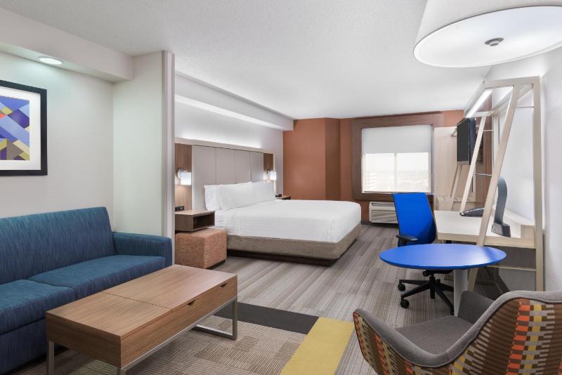 King Suite with Sofa Bed - Non-Smoking image 3