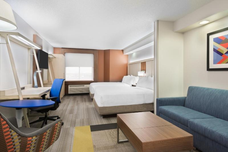 Queen Suite with Sofa Bed image 3
