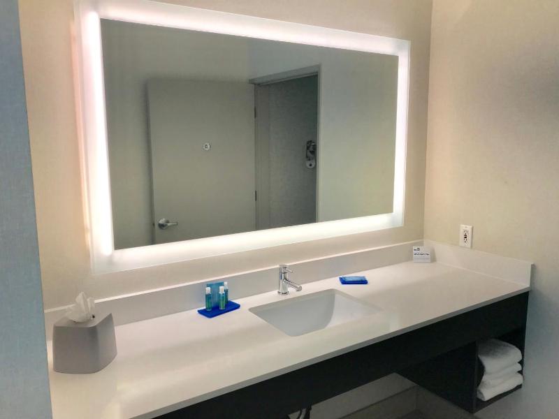One-Bedroom King Suite image 1