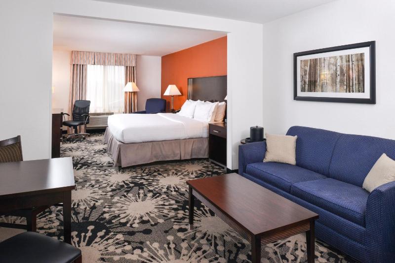 King Suite with Sofa Bed image 3