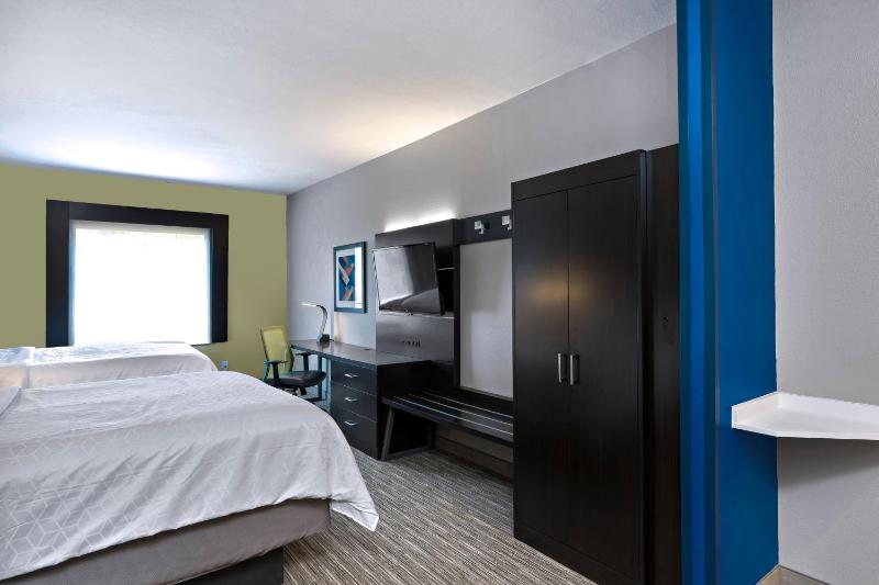 One-Bedroom Queen Suite image 3