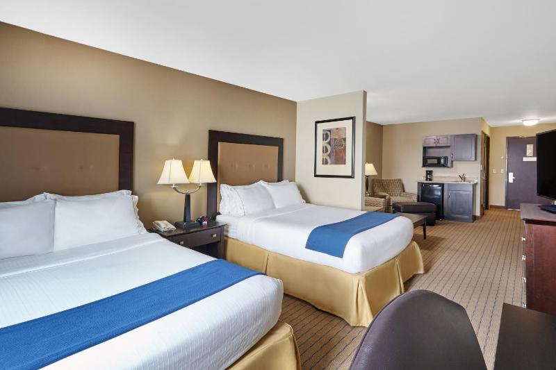 Suite with Two Queen Beds image 2