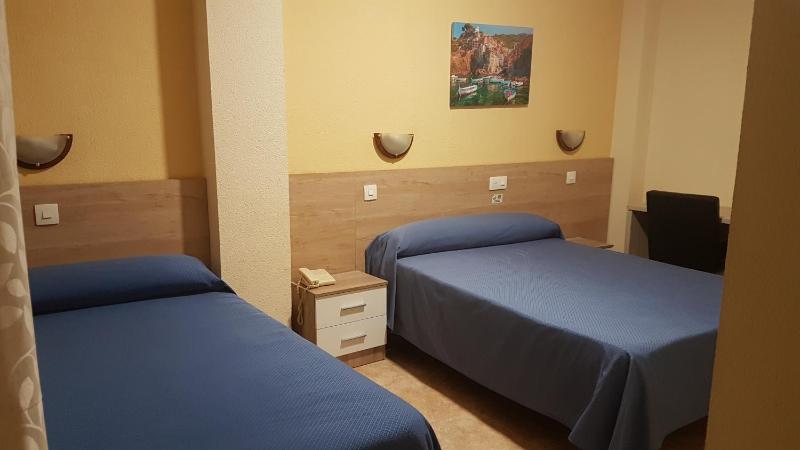 Basic Triple Room image 1