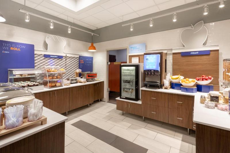 Holiday Inn Express Hotel And Suites Minneapolis Downtown By IHG - image 8