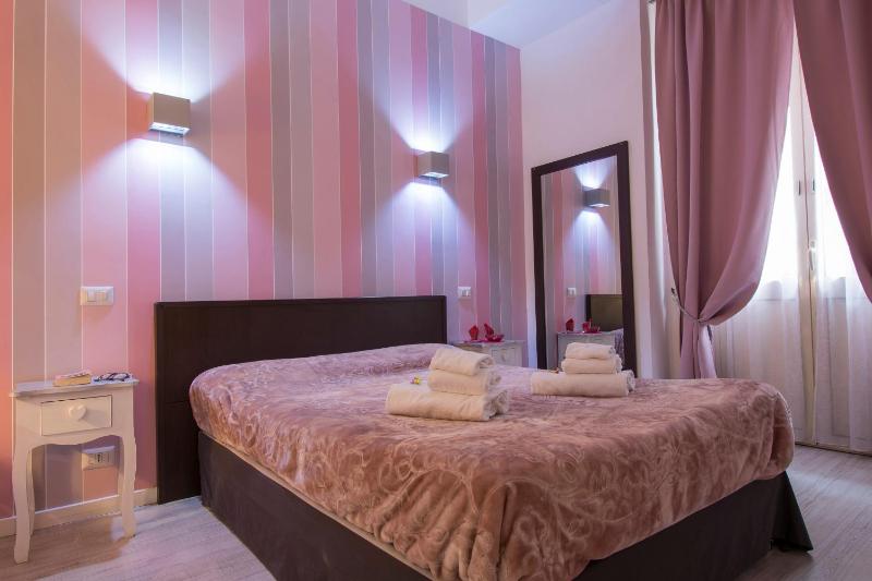 Double or Twin Room image 4