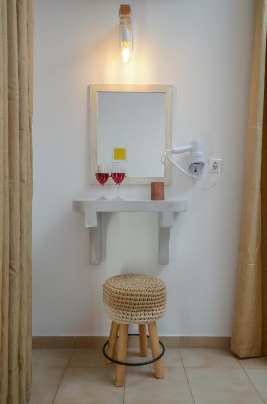 Double Room image 3