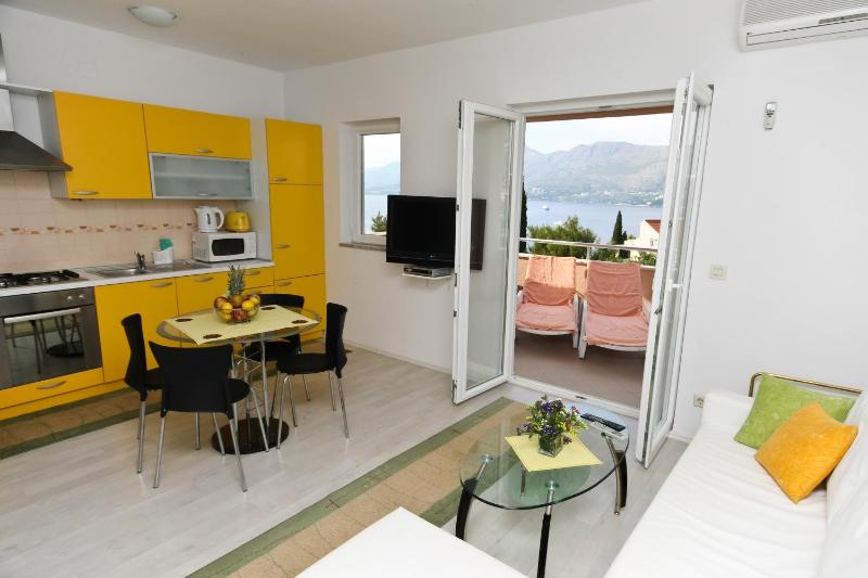 Apartment with Sea View image 1