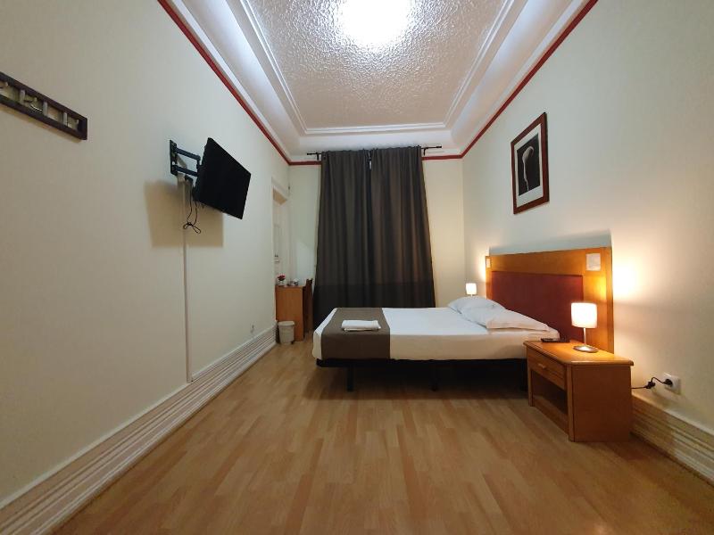 Standard Double Room with Shared Bathroom image 3