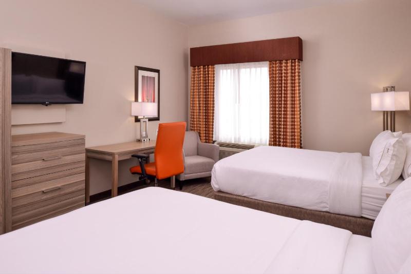 Standard Room with Two Queen Beds image 2