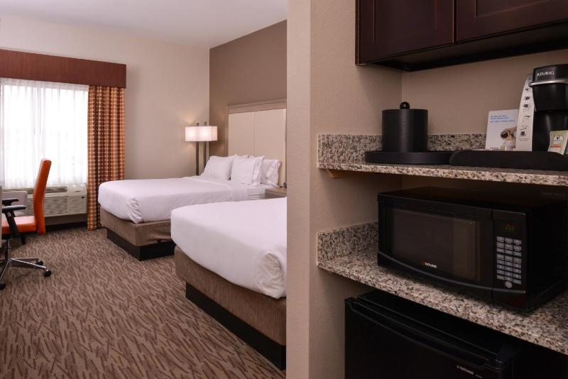 Standard Room with Two Queen Beds image 3