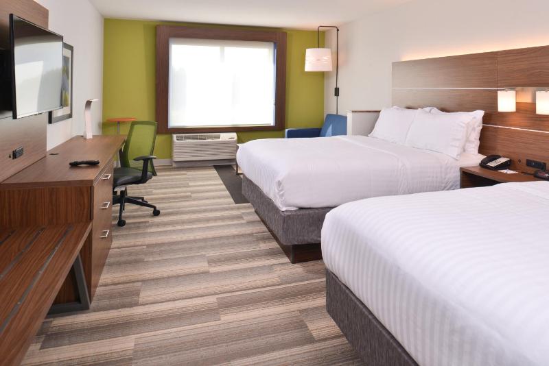 Standard Room with Two Queen Beds image 2