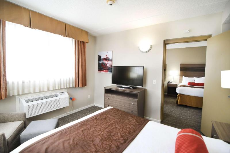 Two-Room Suite with Three Double Beds - Non-Smoking image 4