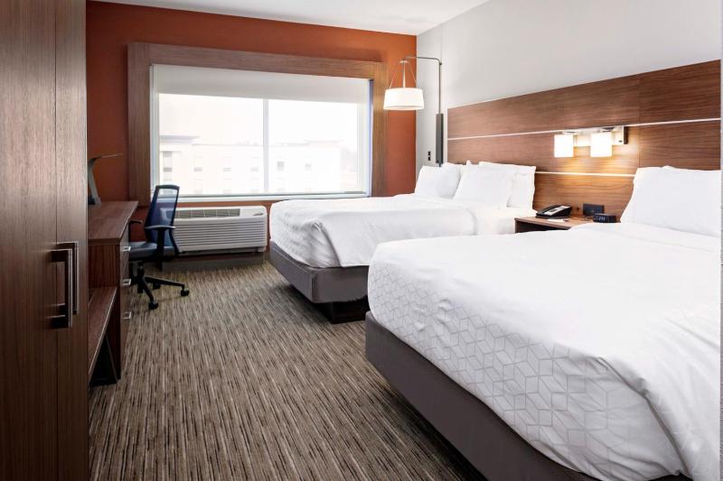 Standard Room with Two Queen Beds image 3