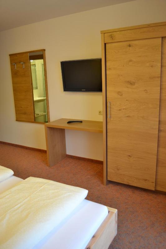 Double Room with Balcony image 4