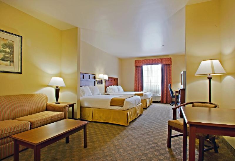 Suite with Two Beds - Non-Smoking image 1