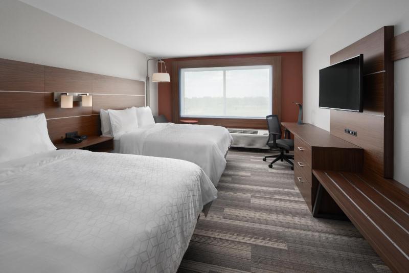 Standard Room with Two Queen Beds image 4