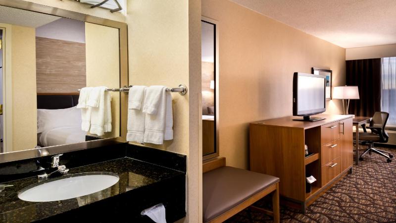 Standard Double Room with Two Double Beds image 4